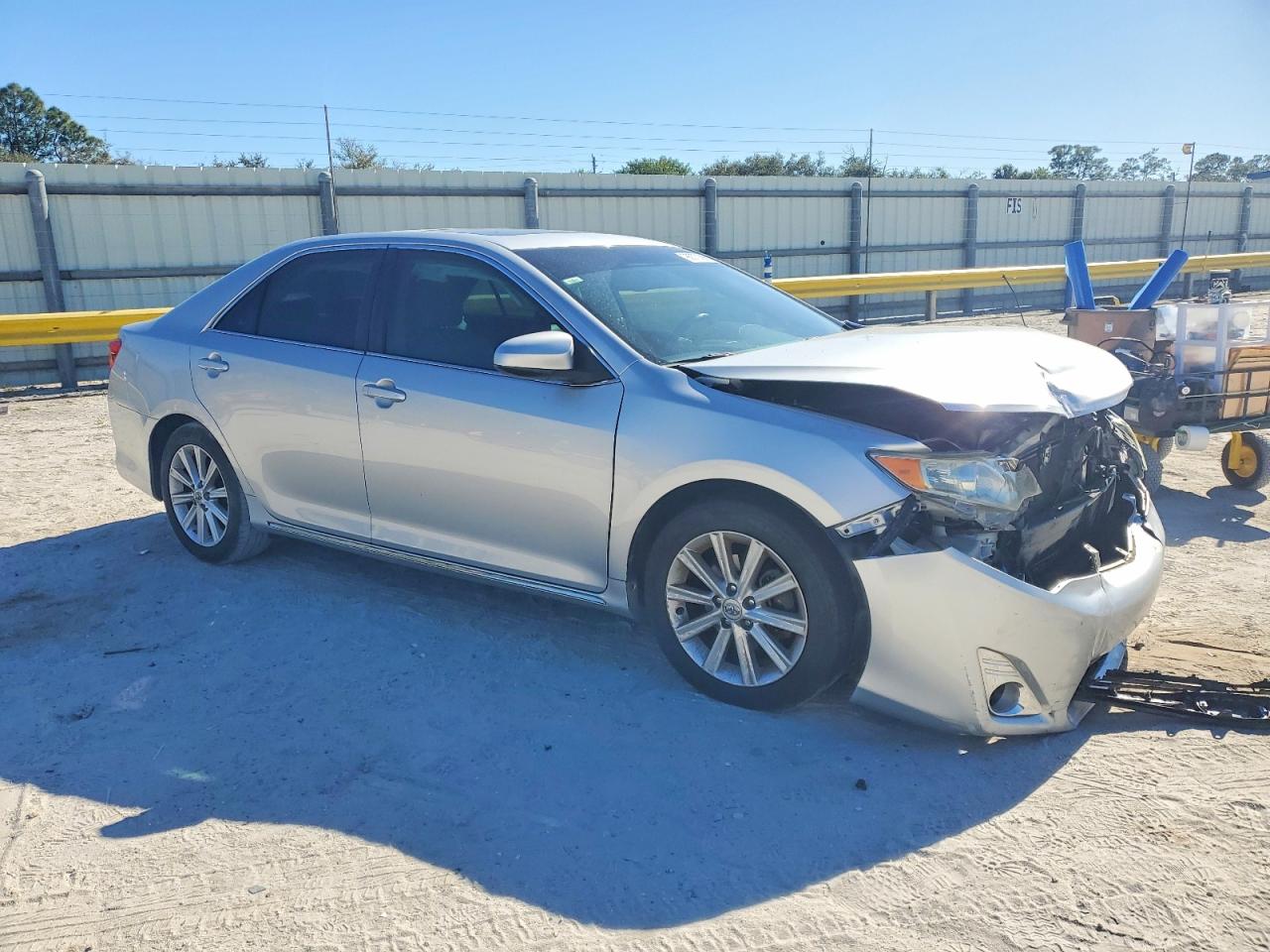2013 TOYOTA CAMRY SE photo 4