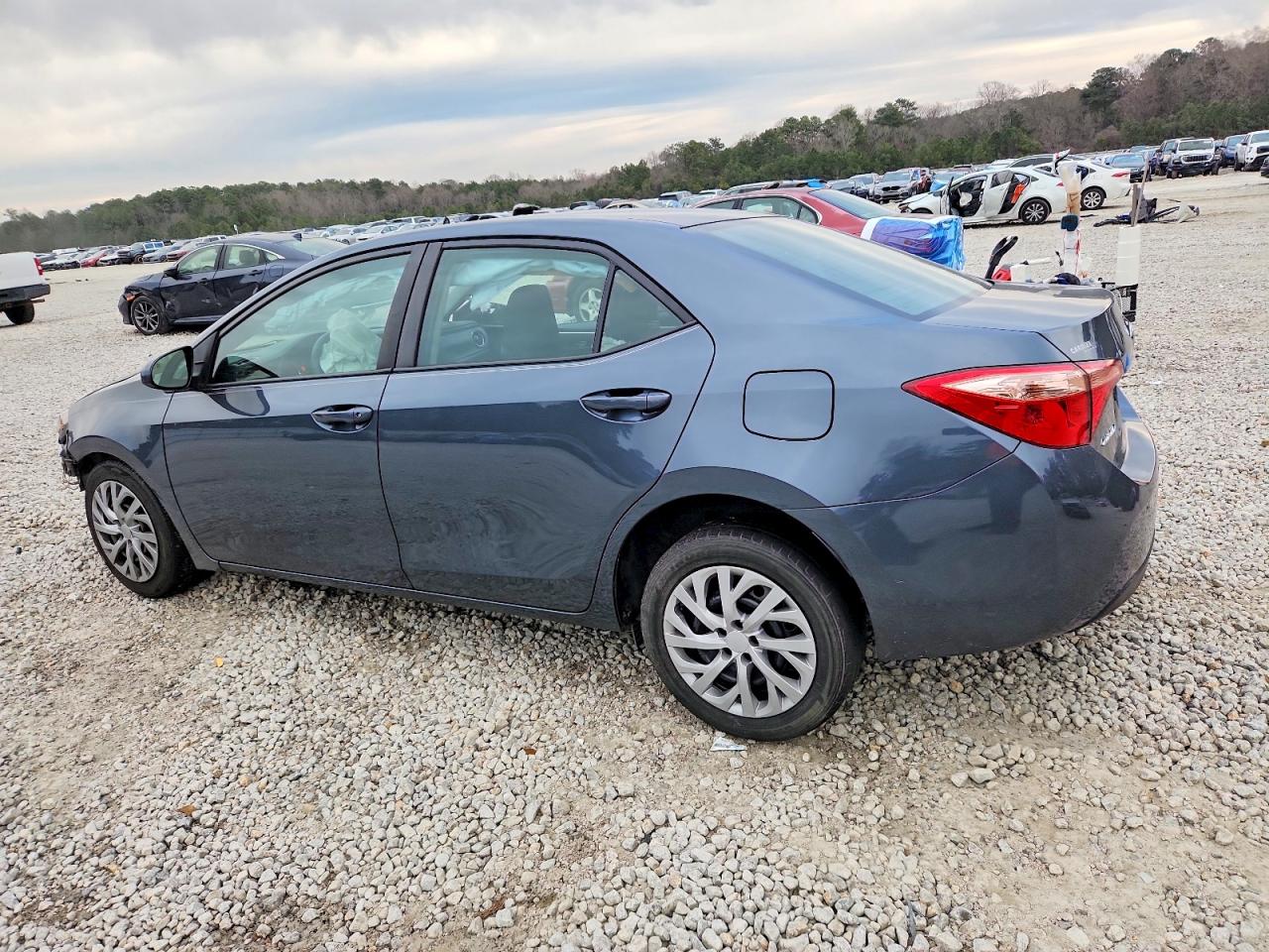 2019 TOYOTA COROLLA L photo 3