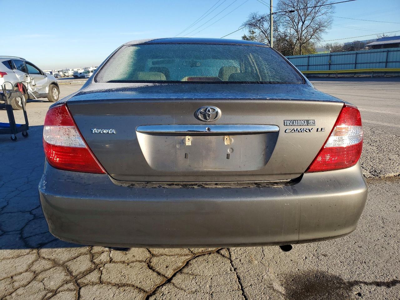 2004 TOYOTA CAMRY LE photo 11