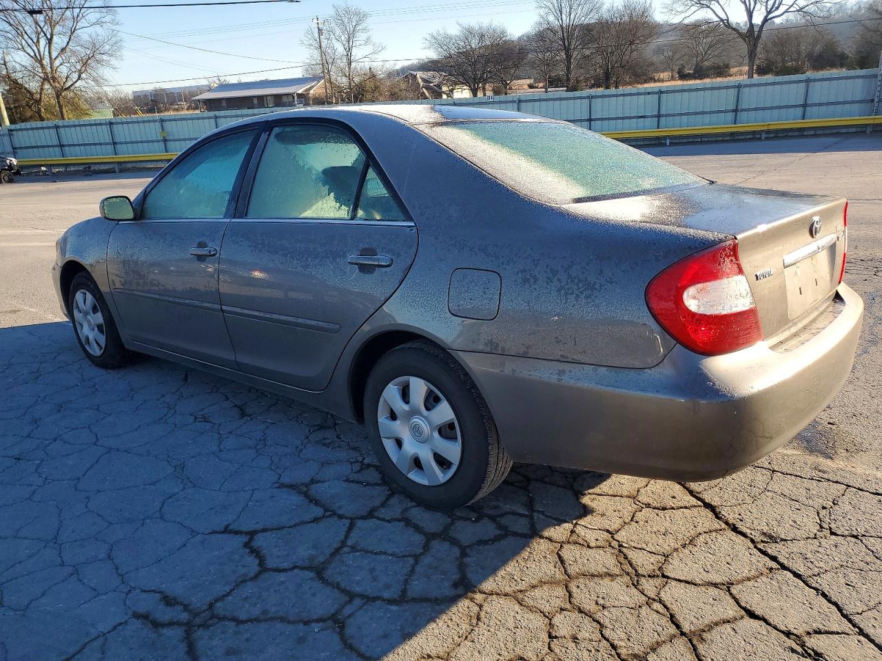 2004 TOYOTA CAMRY LE photo 3