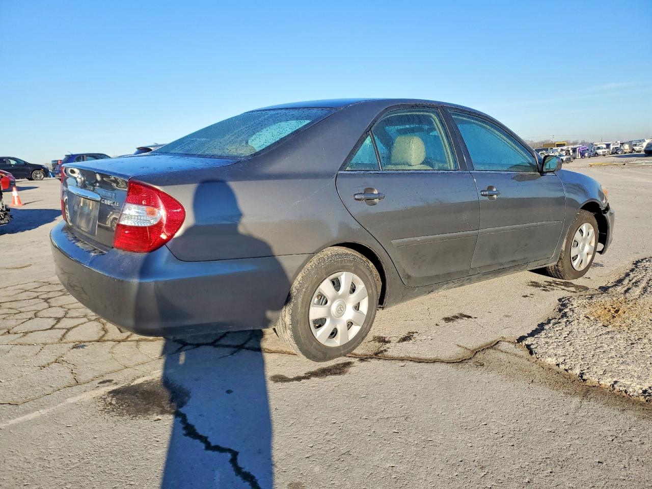 2004 TOYOTA CAMRY LE photo 5