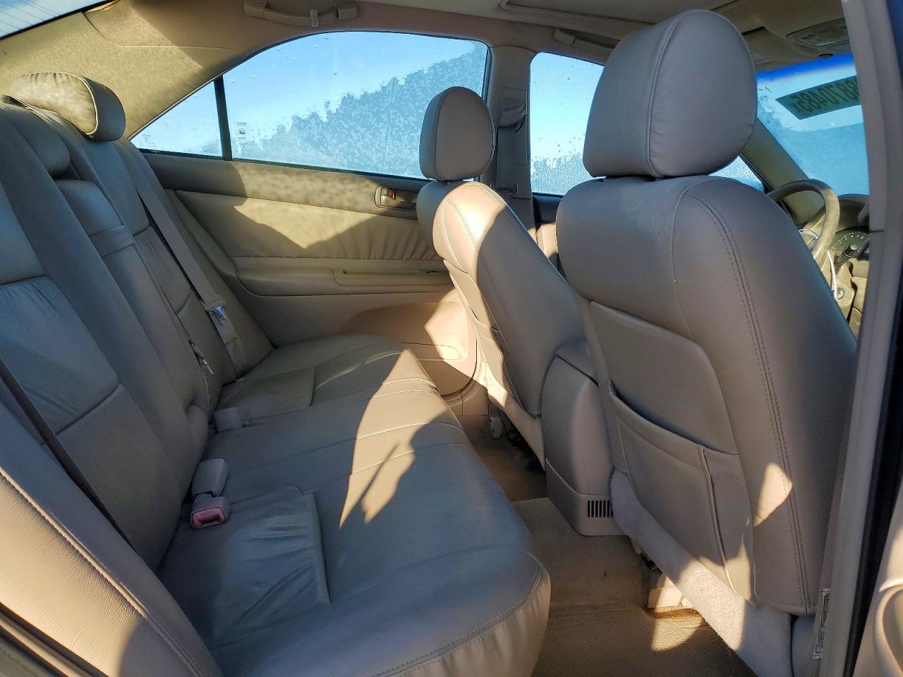 2004 TOYOTA CAMRY LE photo 19