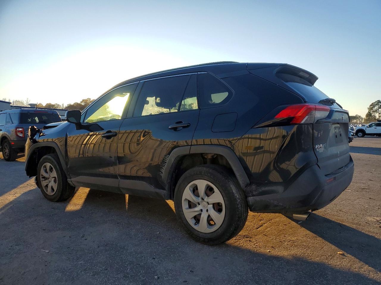 2019 TOYOTA RAV4 LE photo 2