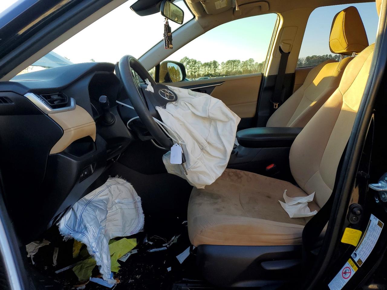 2019 TOYOTA RAV4 LE photo 7