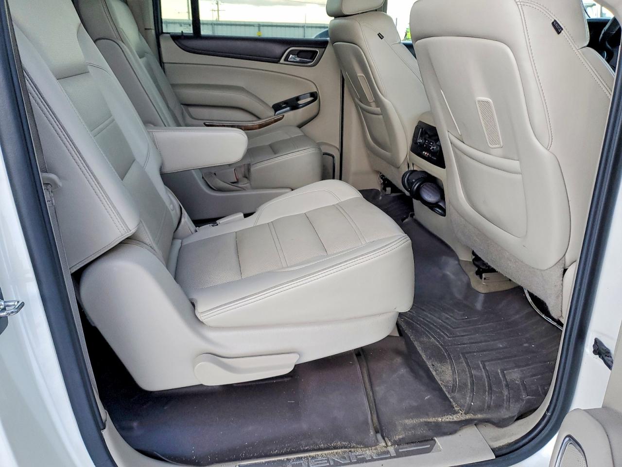 2015 GMC YUKON XL DENALI photo 11