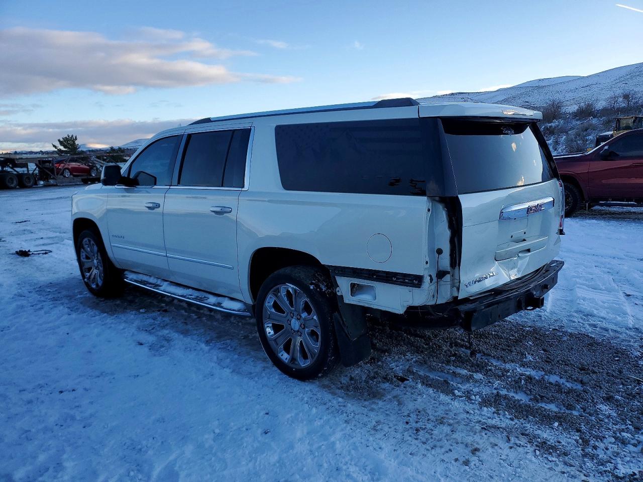 2015 GMC YUKON XL DENALI photo 2