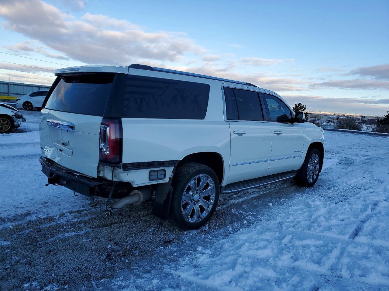 2015 GMC YUKON XL DENALI photo 3