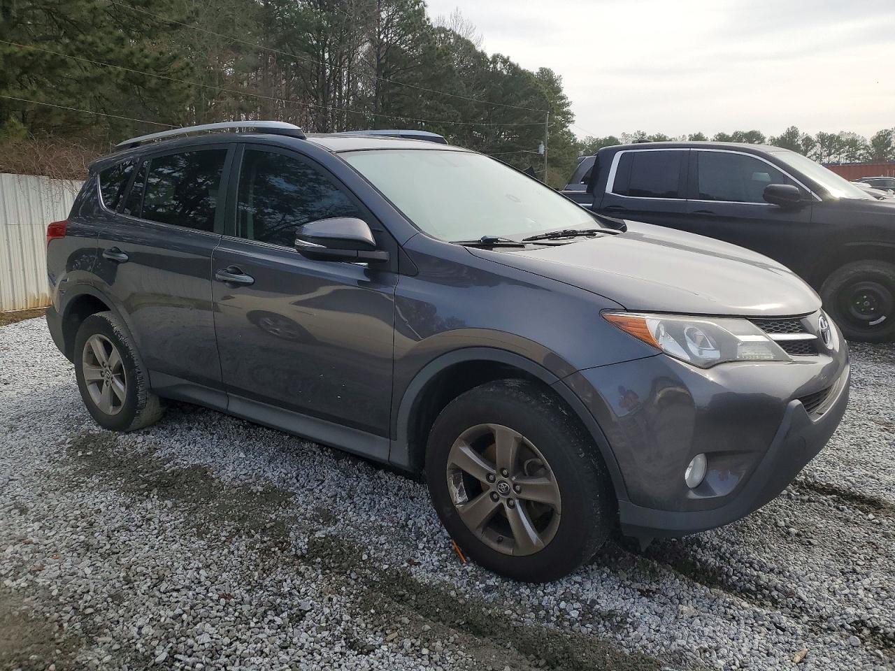 2015 TOYOTA RAV4 XLE photo 4