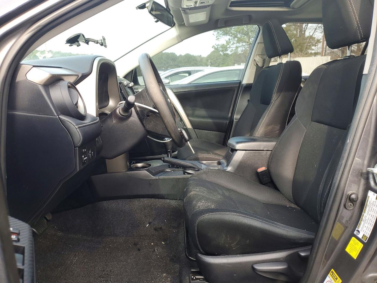 2015 TOYOTA RAV4 XLE photo 7
