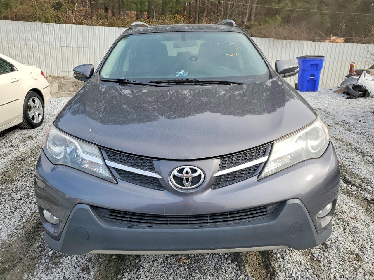 2015 TOYOTA RAV4 XLE photo 5