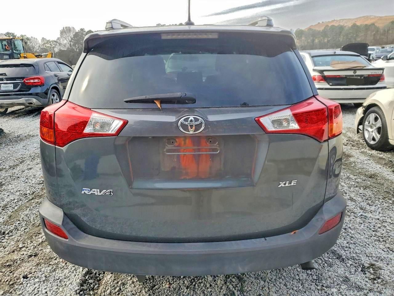2015 TOYOTA RAV4 XLE photo 6