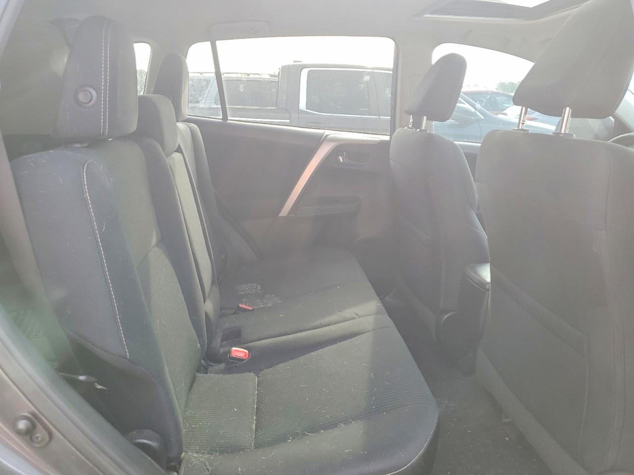 2015 TOYOTA RAV4 XLE photo 11