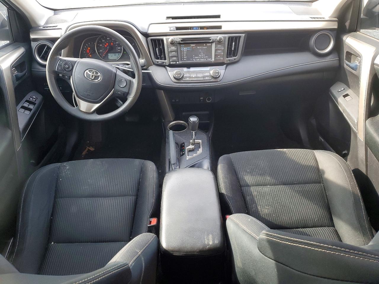 2015 TOYOTA RAV4 XLE photo 8