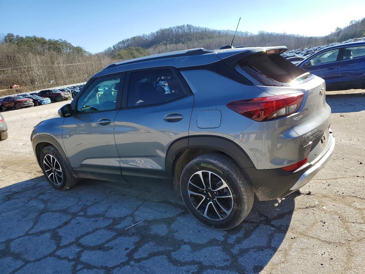 2025 CHEVROLET TRAILBLAZER LT photo 2