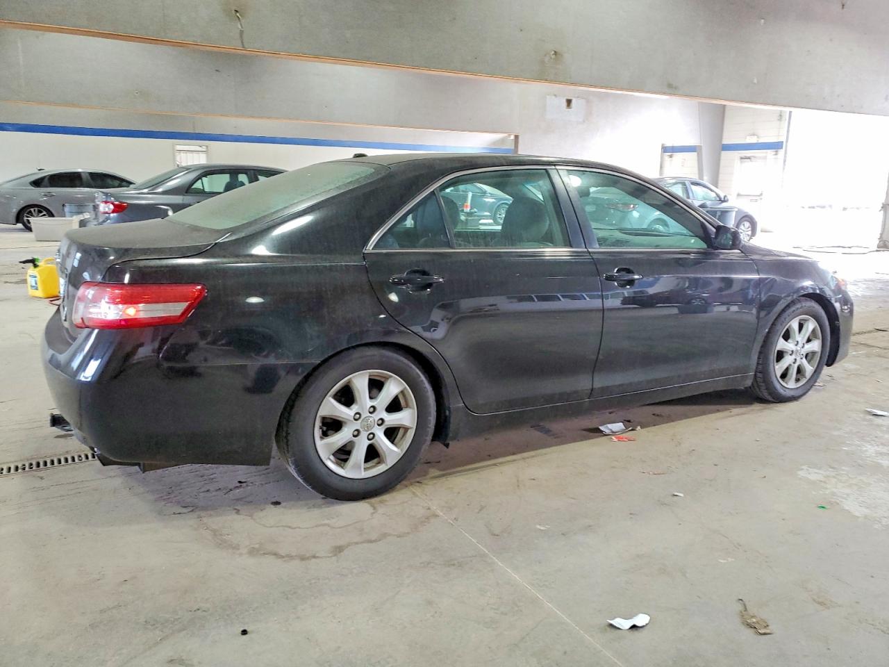 2010 TOYOTA CAMRY BASE photo 3