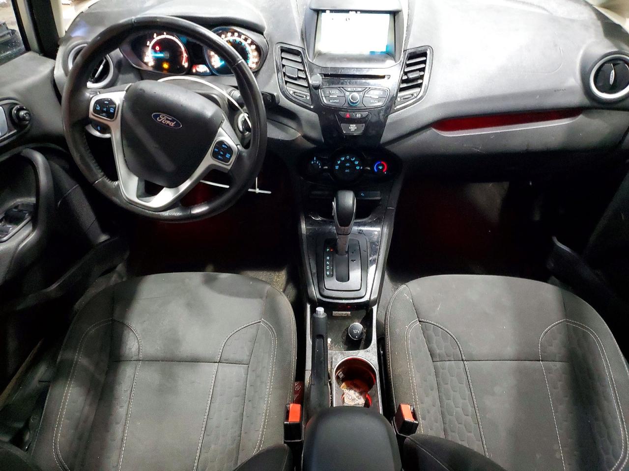 2016 FORD FIESTA SE photo 8