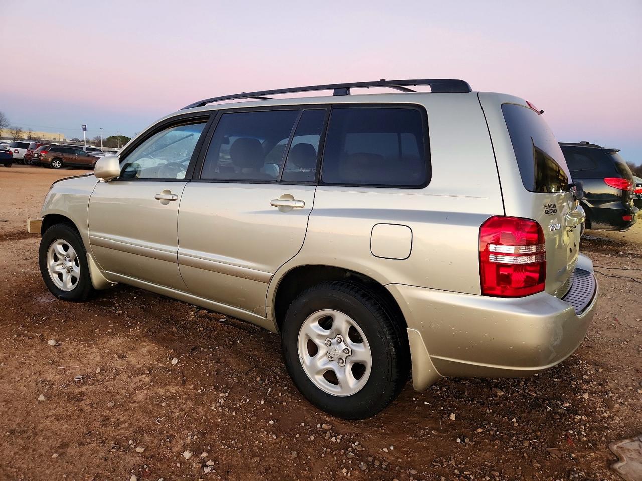 2003 TOYOTA HIGHLANDER BASE photo 4