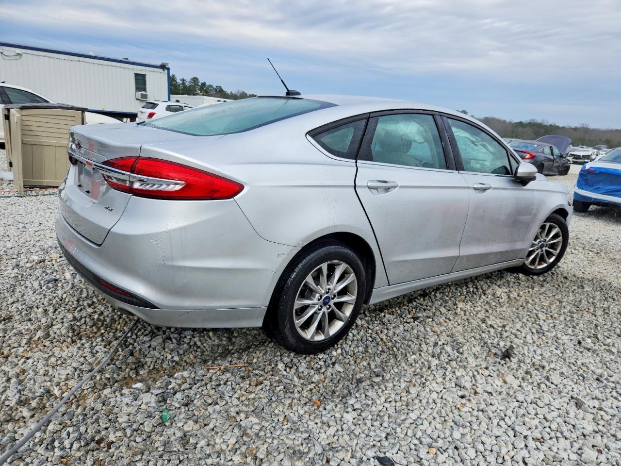 2017 FORD FUSION SE photo 3