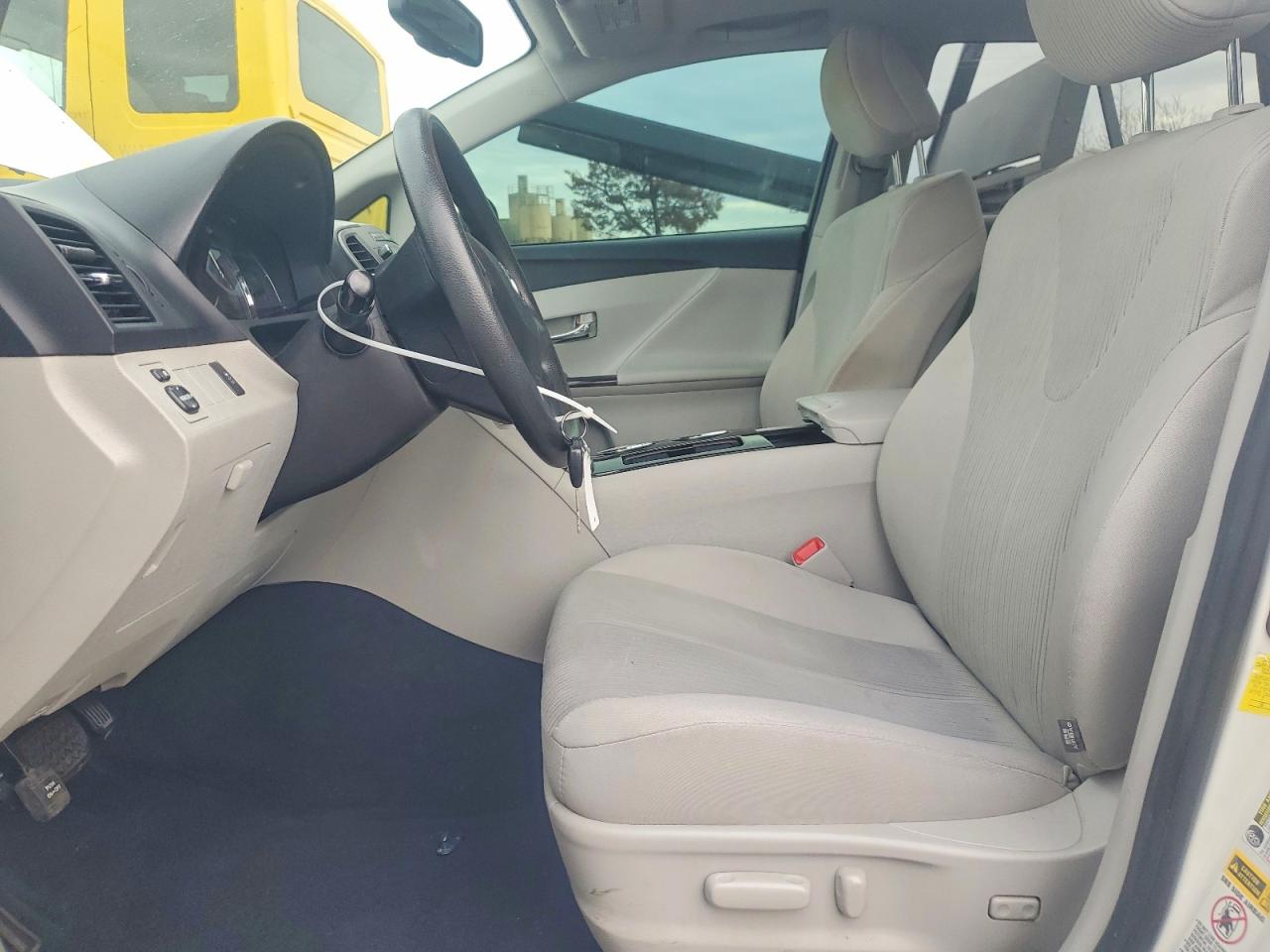 2011 TOYOTA VENZA photo 13