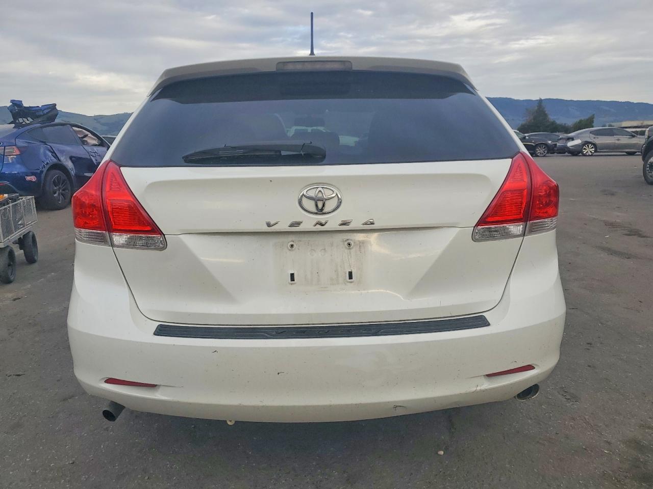 2011 TOYOTA VENZA photo 11