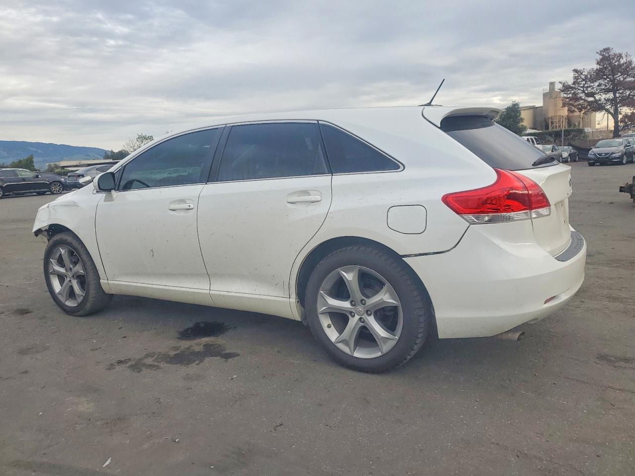 2011 TOYOTA VENZA photo 3