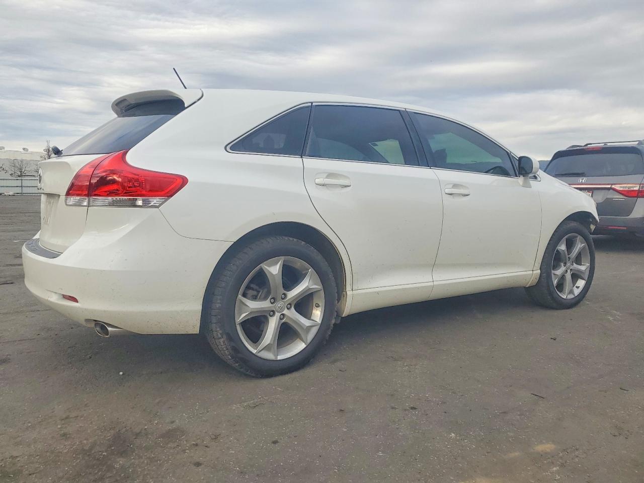 2011 TOYOTA VENZA photo 5
