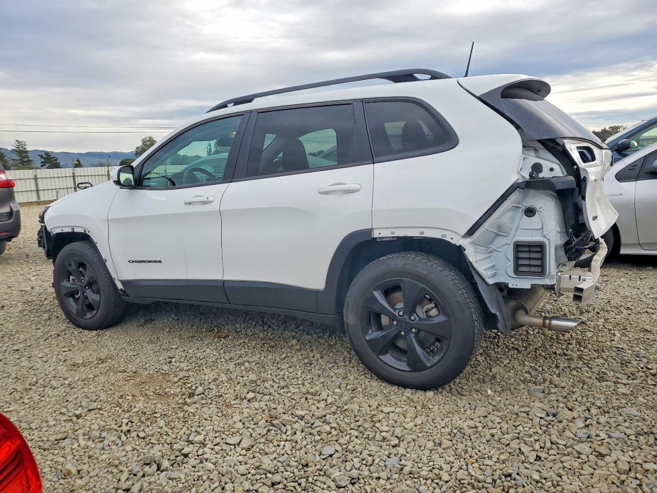 2018 JEEP CHEROKEE LATITUDE photo 3