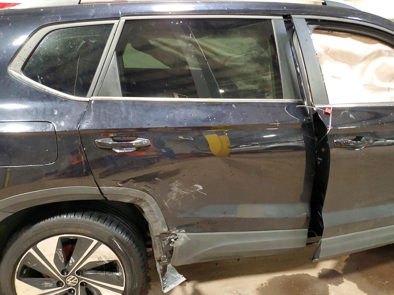2024 VOLKSWAGEN TAOS SE photo 11
