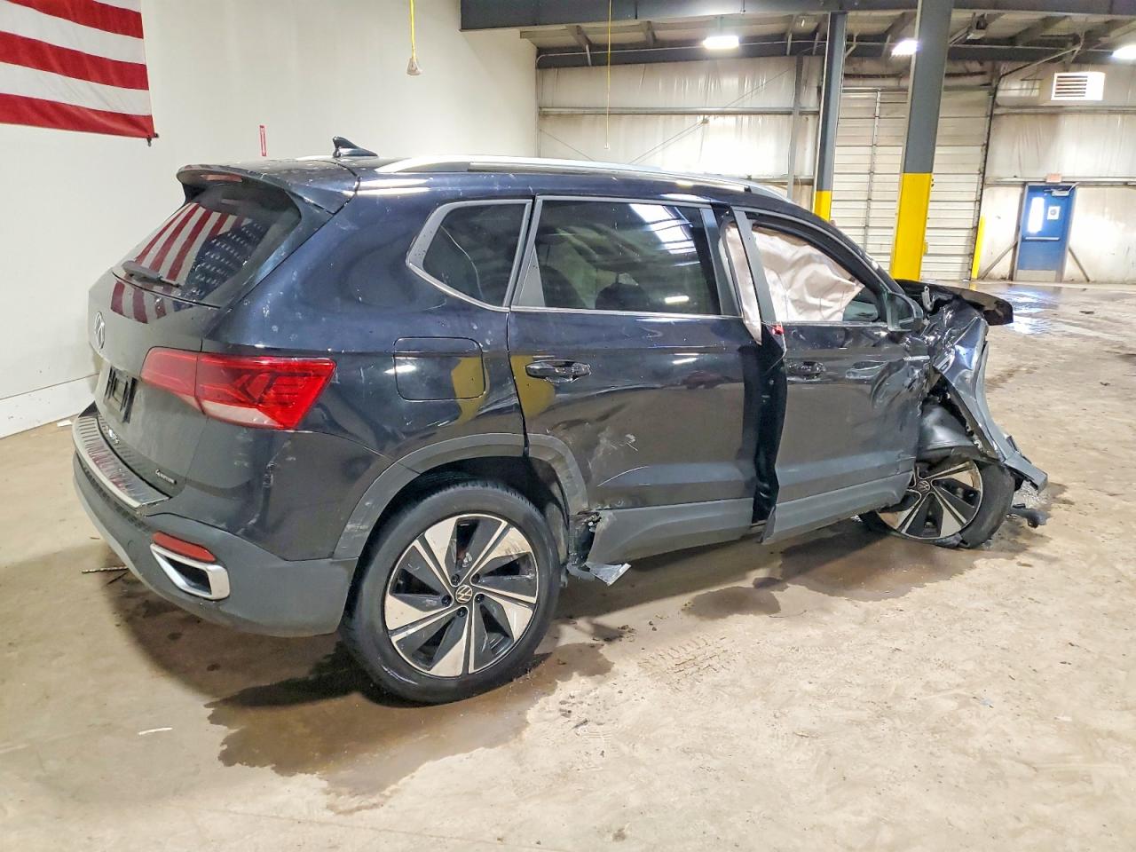 2024 VOLKSWAGEN TAOS SE photo 3