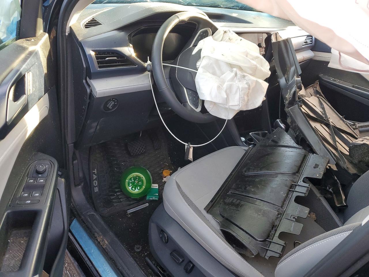 2024 VOLKSWAGEN TAOS SE photo 8