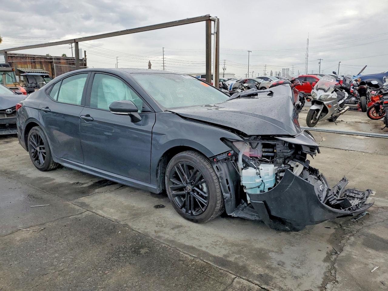 2025 TOYOTA CAMRY XSE photo 4