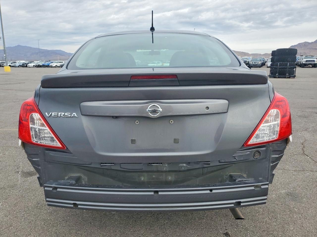 2018 NISSAN VERSA S photo 6