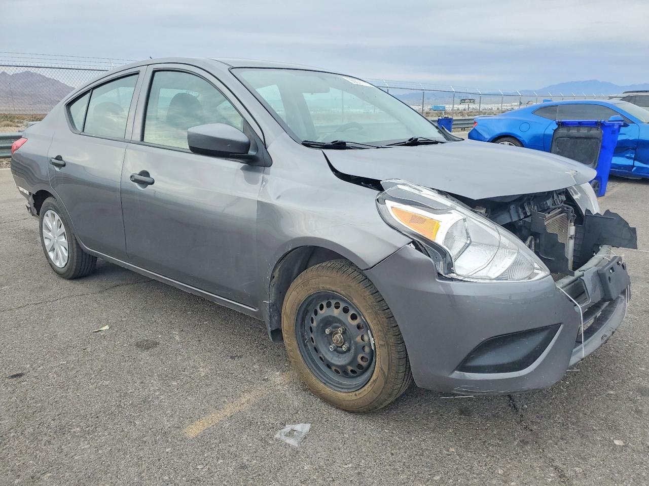 2018 NISSAN VERSA S photo 4