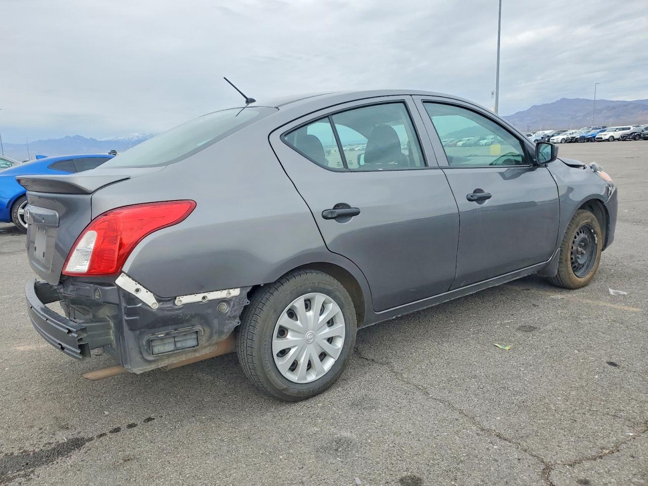 2018 NISSAN VERSA S photo 3