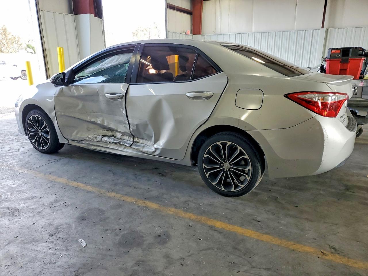 2014 TOYOTA COROLLA L photo 2