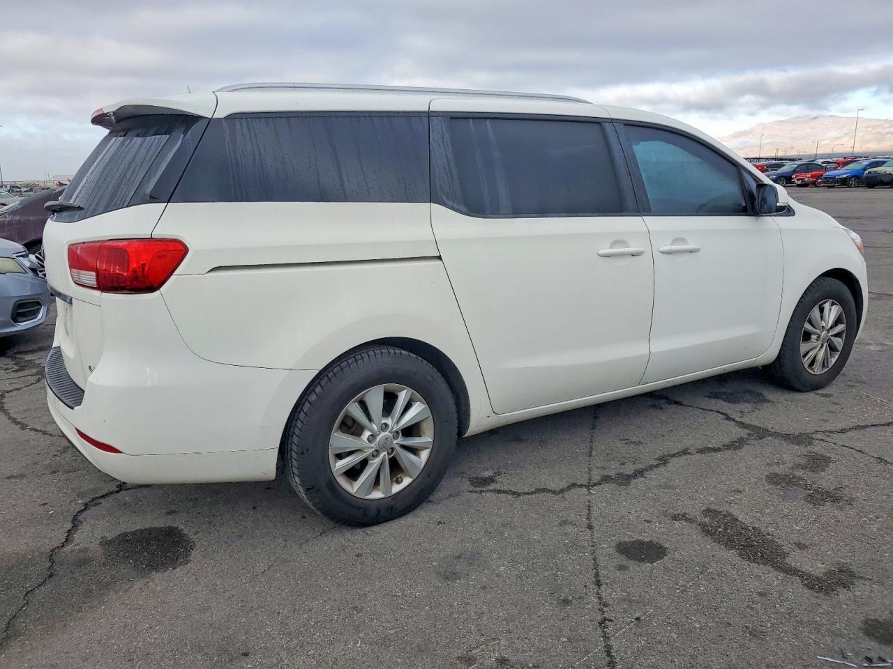 2016 KIA SEDONA LX photo 3