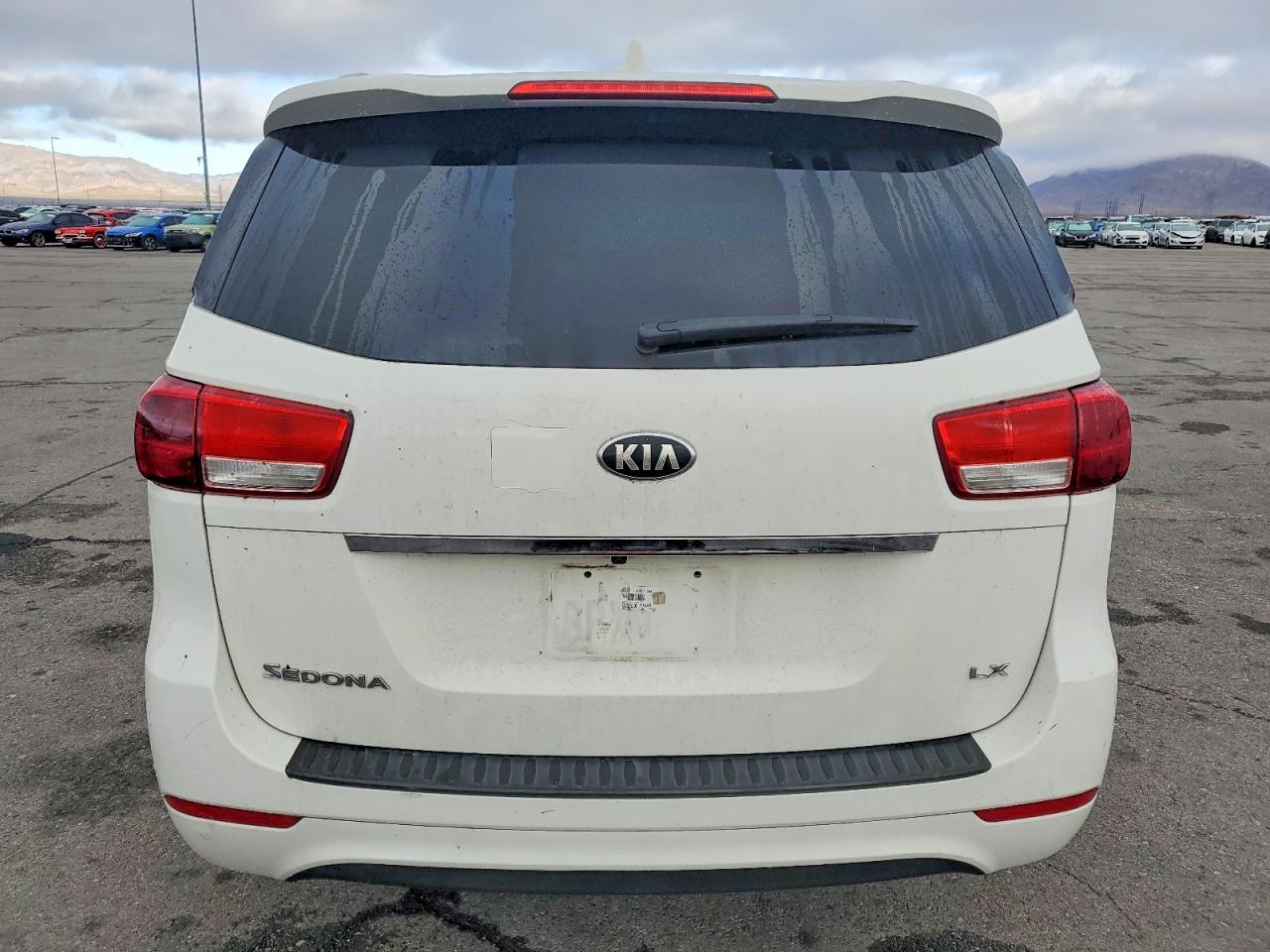 2016 KIA SEDONA LX photo 6