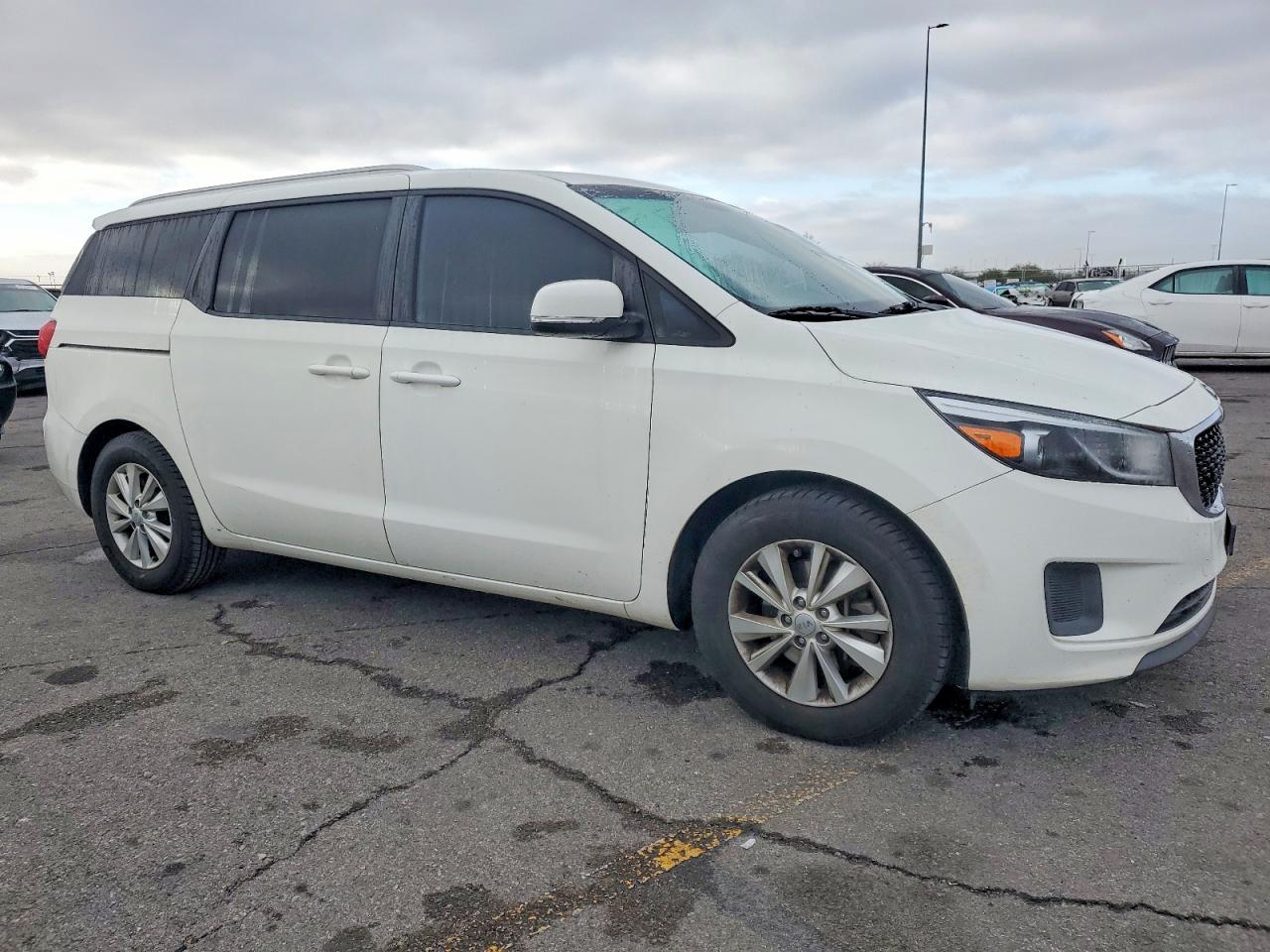 2016 KIA SEDONA LX photo 4