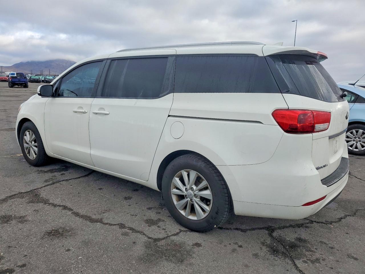 2016 KIA SEDONA LX photo 2