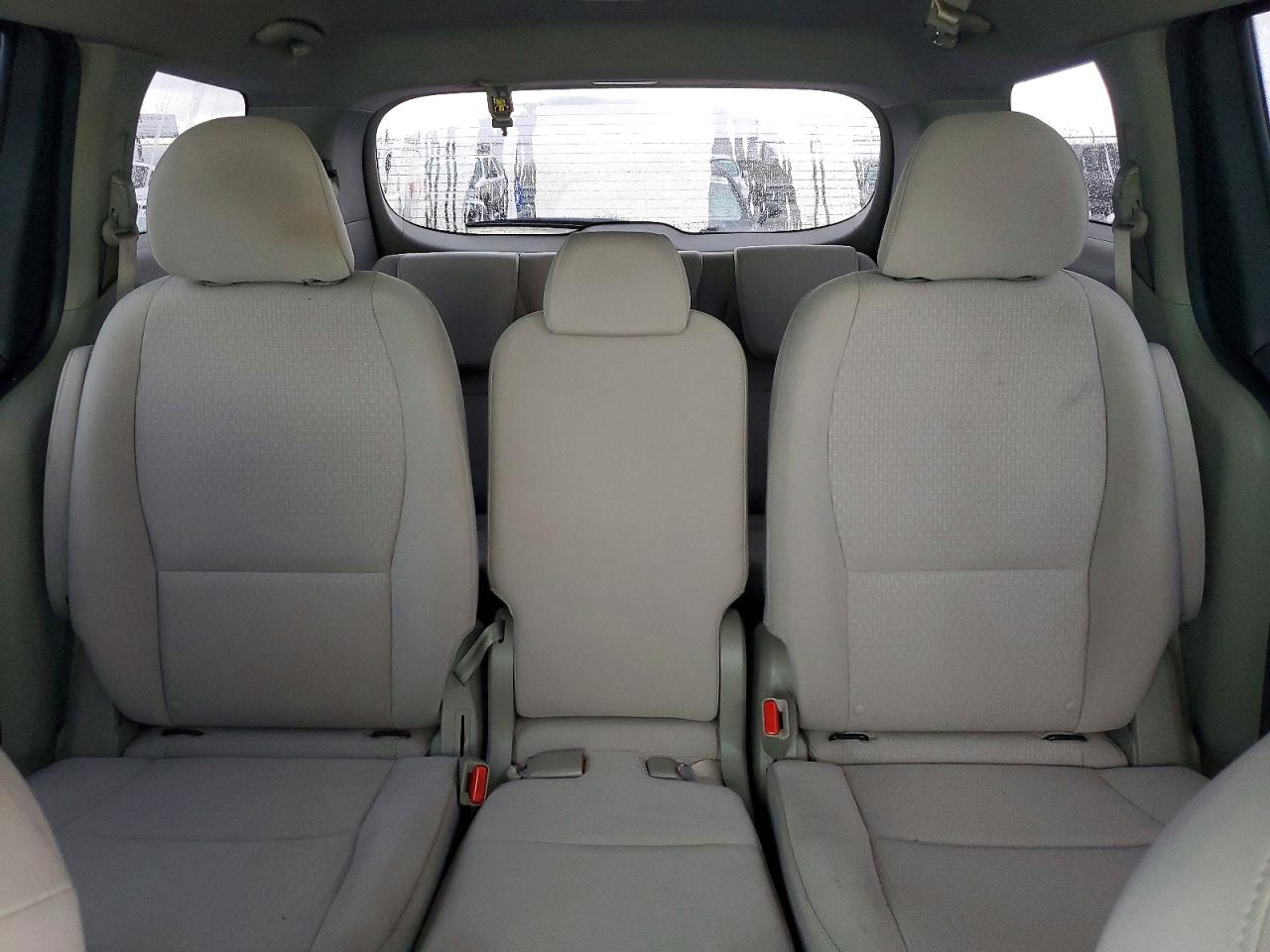 2016 KIA SEDONA LX photo 10