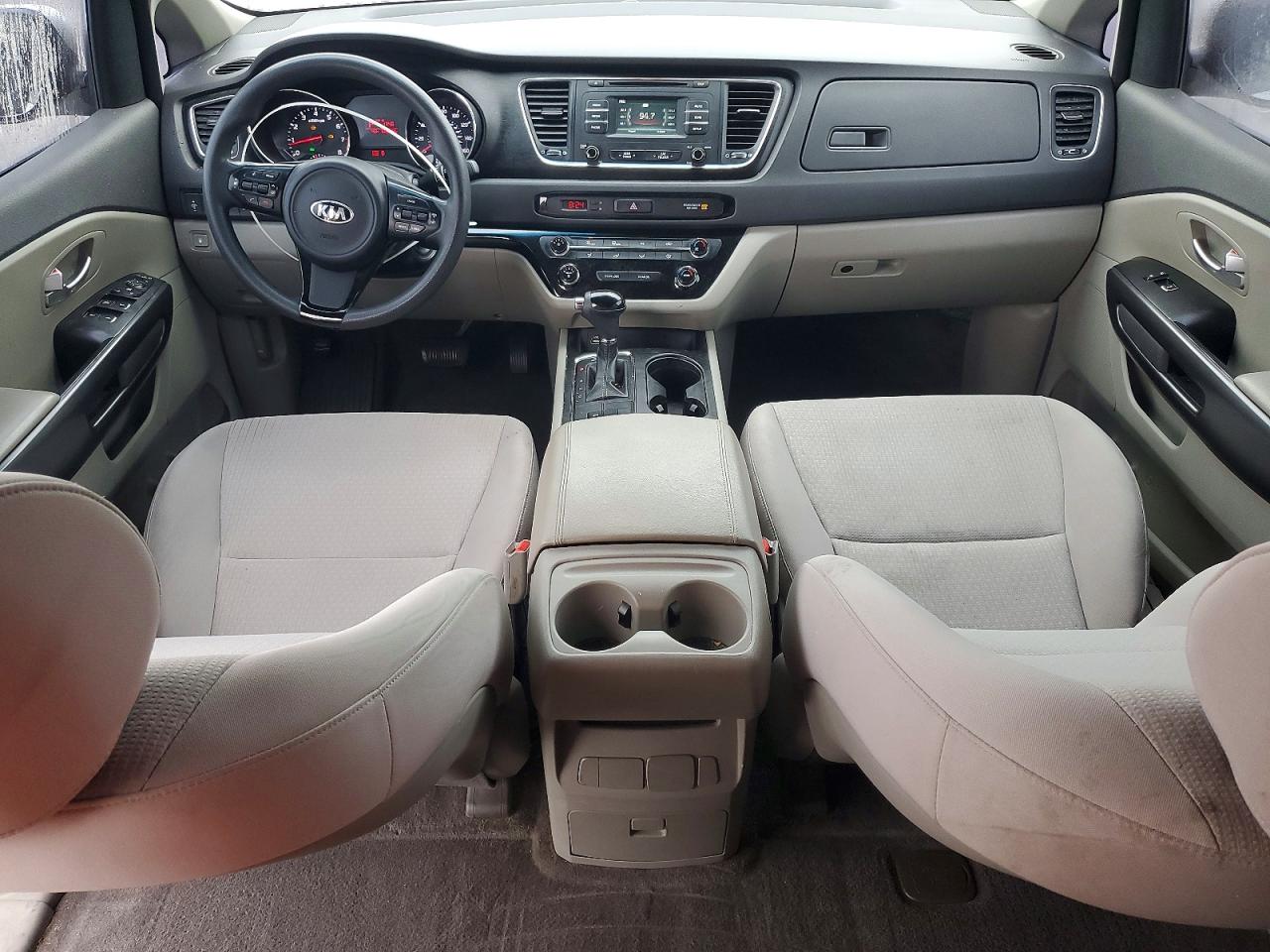 2016 KIA SEDONA LX photo 8