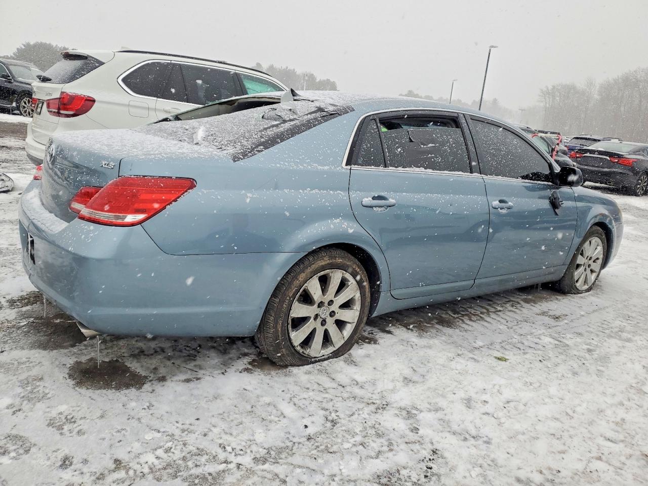 2005 TOYOTA AVALON XL photo 3