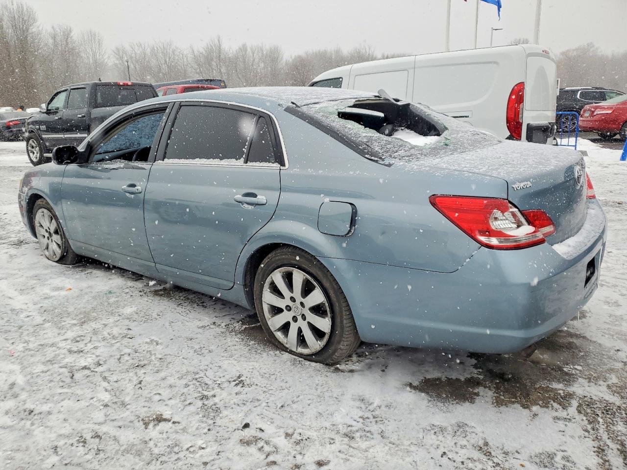 2005 TOYOTA AVALON XL photo 2