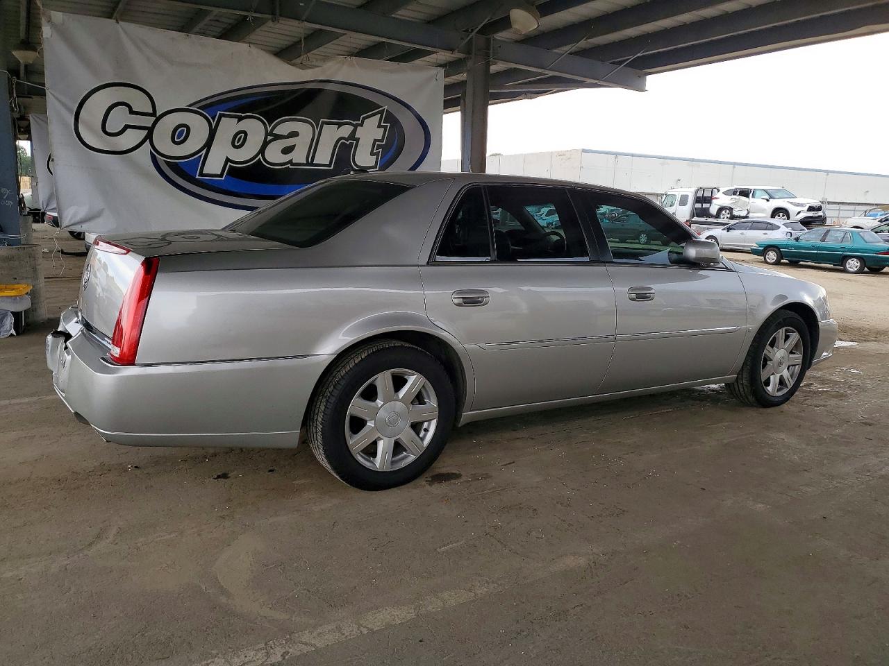 2007 CADILLAC DTS photo 3