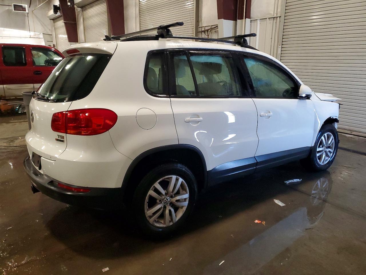 2017 VOLKSWAGEN TIGUAN S photo 3