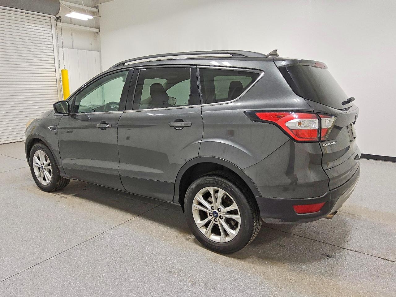 2018 FORD ESCAPE SE photo 2
