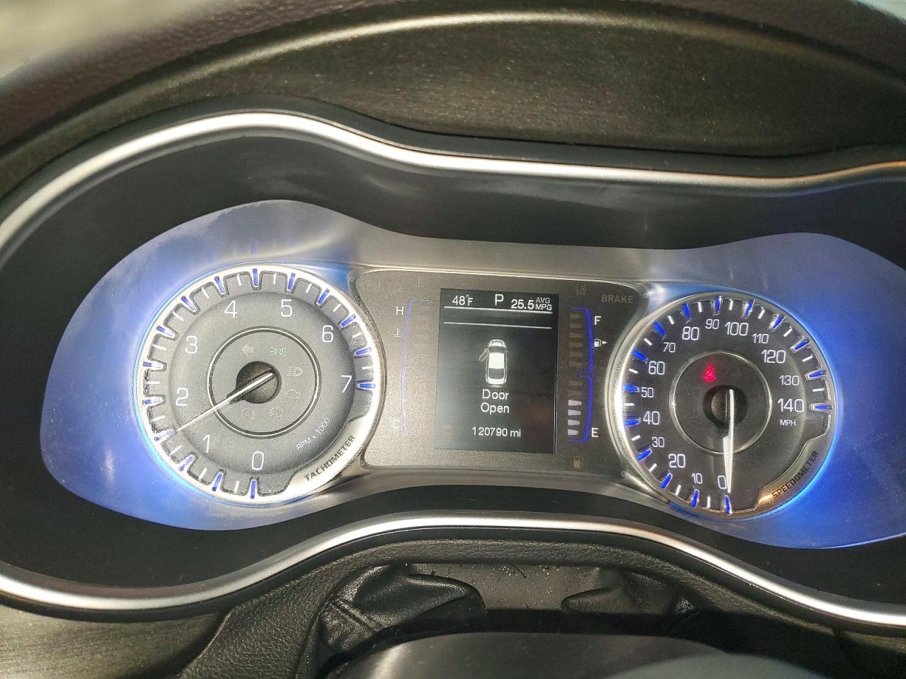 2015 CHRYSLER 200 LIMITED photo 9