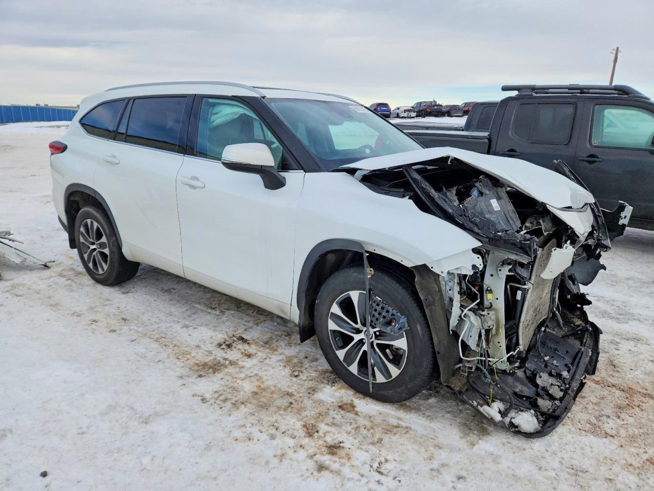 2022 TOYOTA HIGHLANDER XLE photo 4