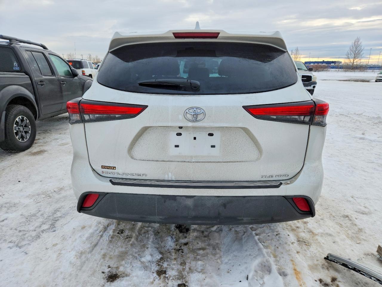 2022 TOYOTA HIGHLANDER XLE photo 6