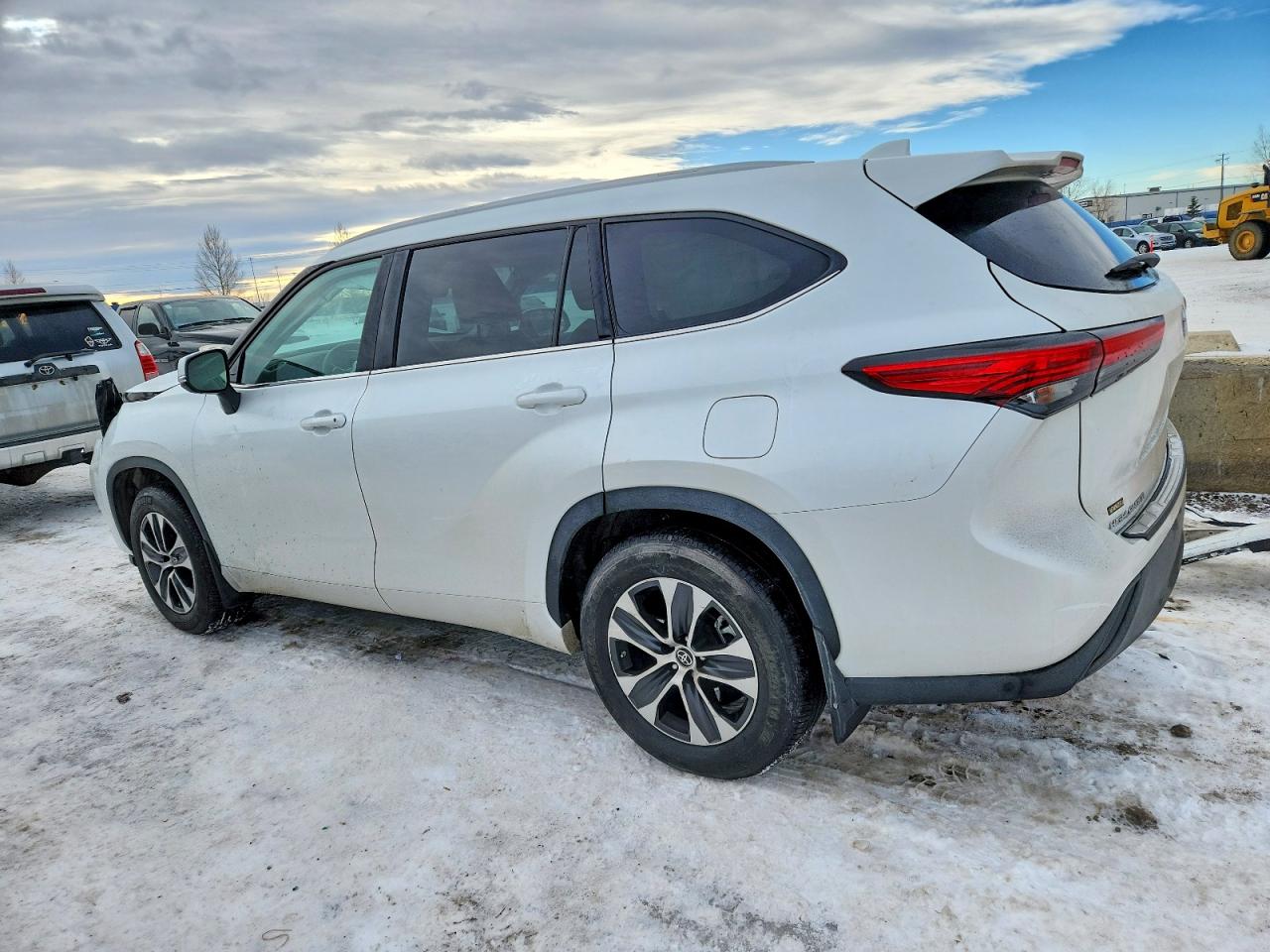 2022 TOYOTA HIGHLANDER XLE photo 2